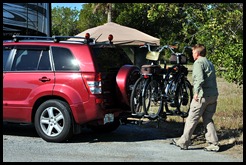 01 - Syl Preparing the bikes