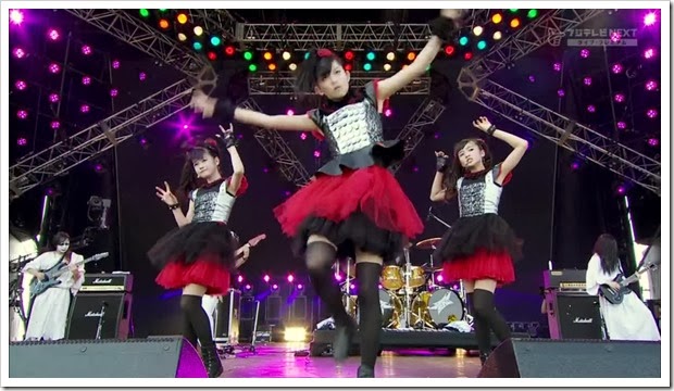 BABYMETAL_catch-me-if-you-can_19