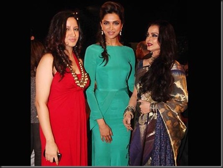 deepika-padukone with Rekha @ 18th-colors-screen-awards-event