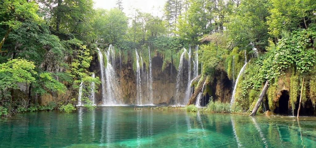 [amazing-waterfalls-of-plitvice-lakes-in-croatia-9%255B3%255D.jpg]