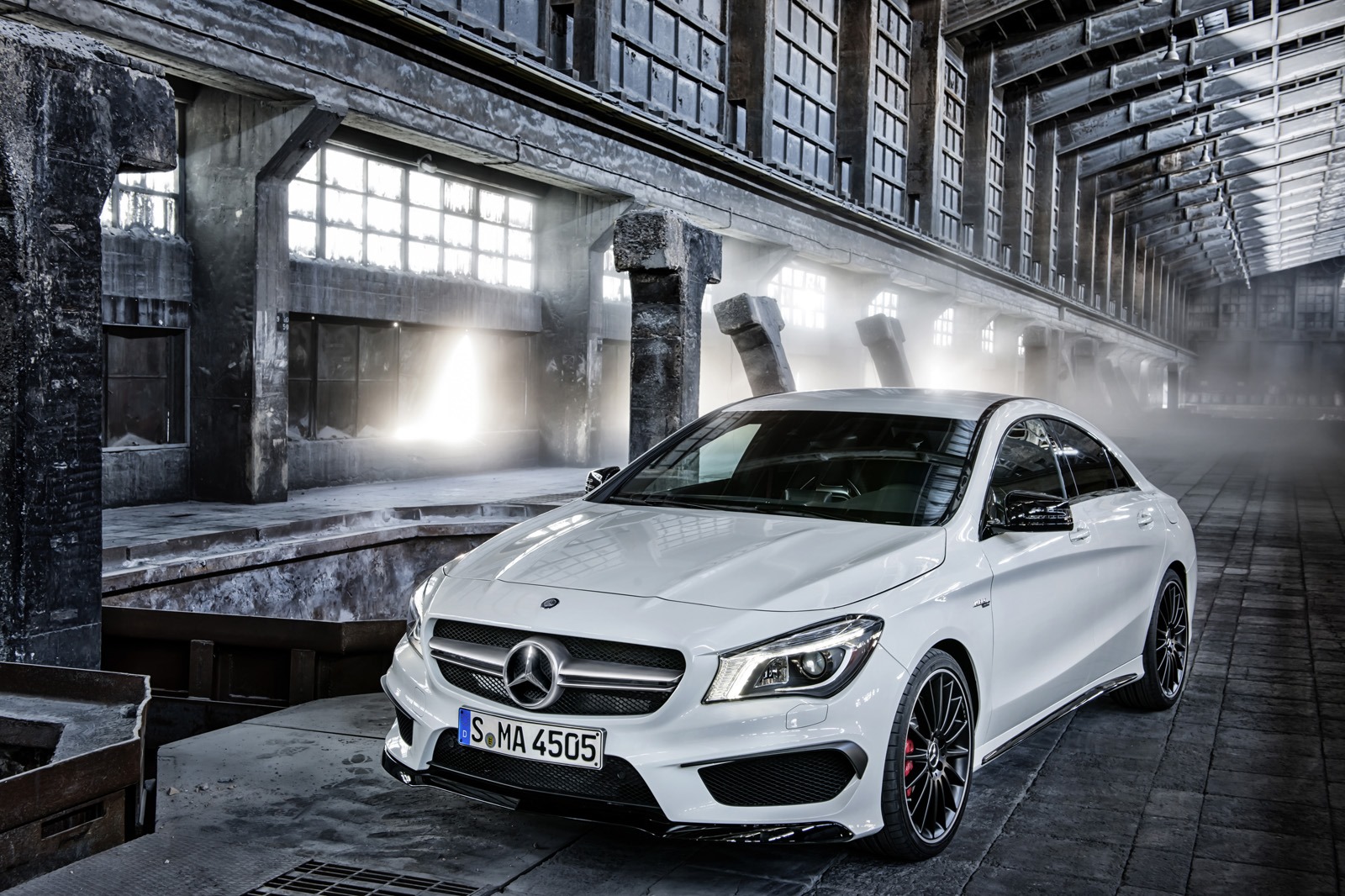 [2014-Mercedes-CLA-45-AMG-13%255B7%255D.jpg]