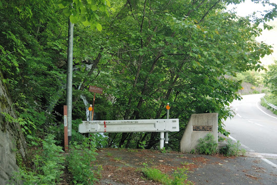 菅田谷橋の前