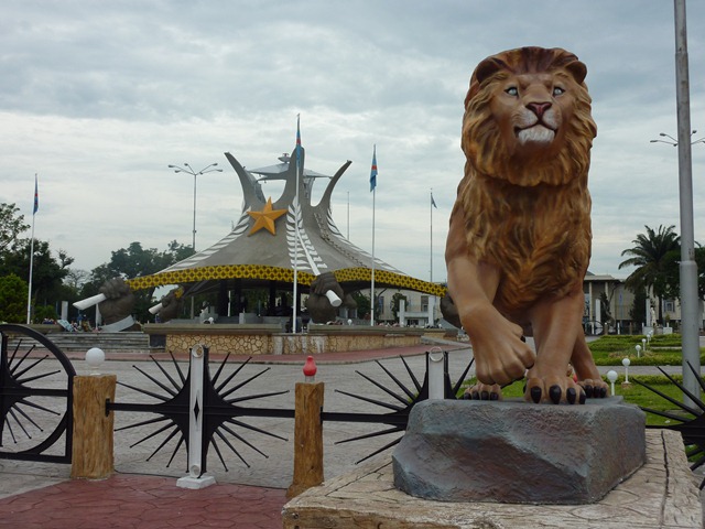 [liondevantlemausoledelaurentdsirkabi%255B2%255D.jpg]
