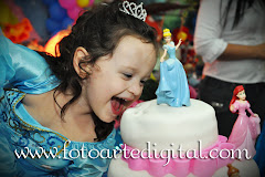 Álbum de fotos de 3 Anos de Emanuelli do estúdio Foto Arte Digital, de Itaborái, RJ, que faz fotografia de casamentos (fotos de casamento), fotos de aniversário (fotografia de aniversário), fotos de 15 anos, fotos de crianças (fotografia infantil), fotos de eventos sociais, vídeos de casamento, vídeos de 15 anos, vídeos de making-of, vídeos de aniversário, vídeo infantil (vídeo de crianças) e vídeos de eventos sociais. Fotojornalismo e videojornalismo em Itaboraí, RJ. Album (digital) de fotos de 3 Anos de Emanuelli do estudio Foto Arte Digital, de Itaborai, RJ, que faz fotografia de casamentos (fotos de casamento), fotos de aniversario (fotografia de aniversario), fotos de 15 anos, fotos de criancas (fotografia infantil), fotos de eventos sociais, videos de casamento, videos de 15 anos, videos de making-of, videos de aniversario, video infantil (video de criancas) e videos de eventos sociais. Fotojornalismo e videojornalismo em Itaborai, RJ.