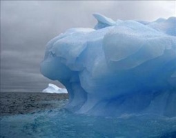 hielo del Océano Ártico se derrite a causa de la actividad humana hielo del Océano Ártico se derrite a causa de la actividad humana