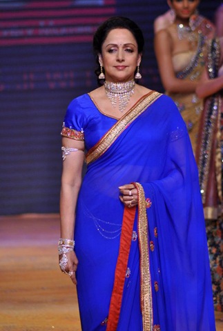 [hema-malini-ramp-walk%2520photo%255B2%255D.jpg]