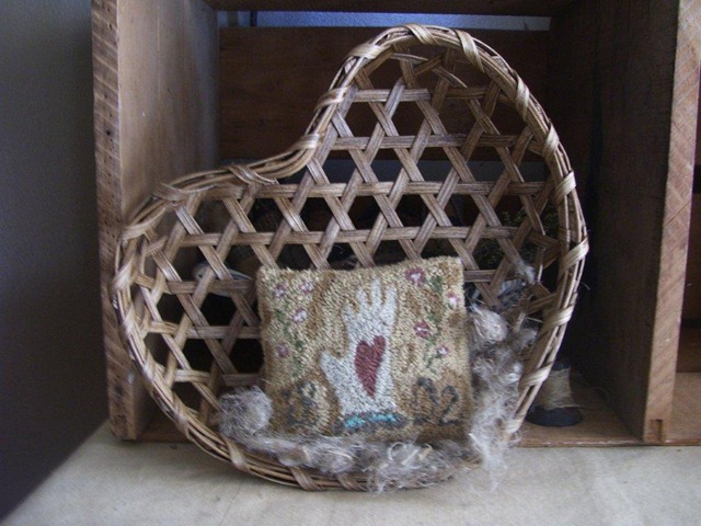 [heart%2520basket%252C%2520punchneedle%255B3%255D.jpg]