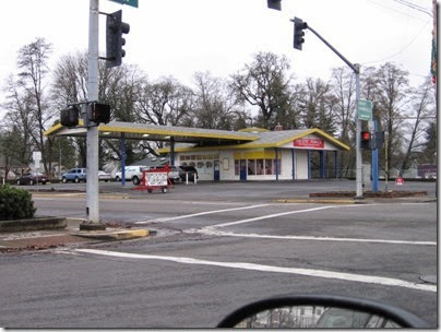 IMG_4564 Service Station next to Ralston Square in Lebanon, Oregon on November 30, 2006