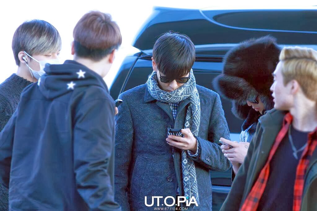 Big Bang - Incheon Airport - 06dec2013 - TOP - Fan - Utopia - 08.jpg