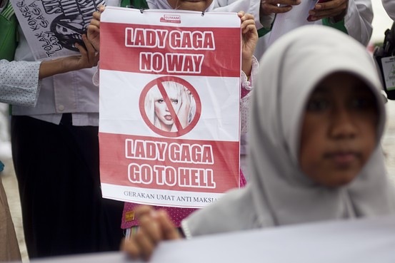 [indonesia-ladygaga-muslim-protest%255B3%255D.jpg]