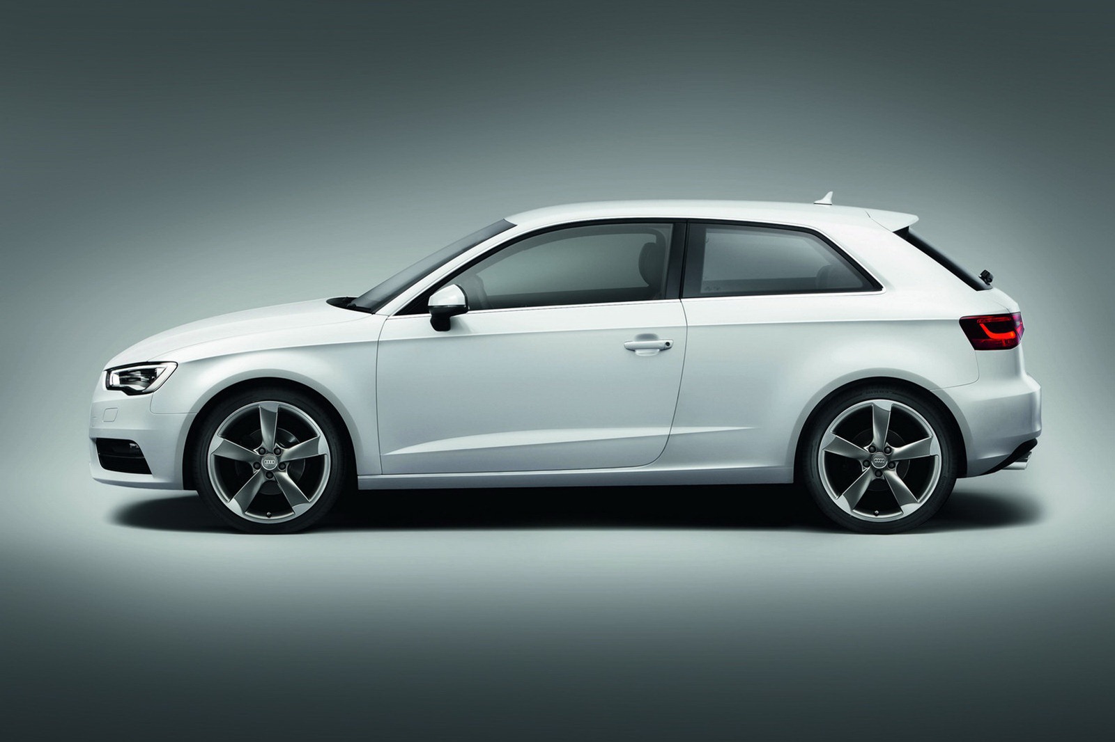 2013-Audi-A3-5%5B2%5D.jpg