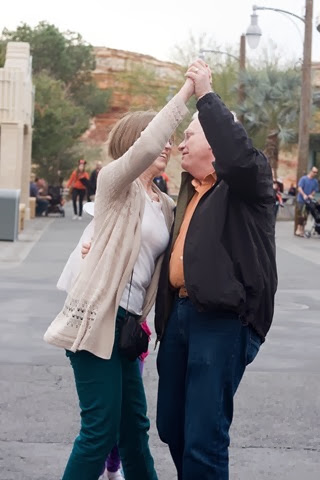 Tom and Nina dancing 4