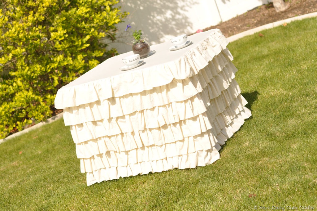 [Ruffled-Tablecloth-2%255B6%255D.jpg]