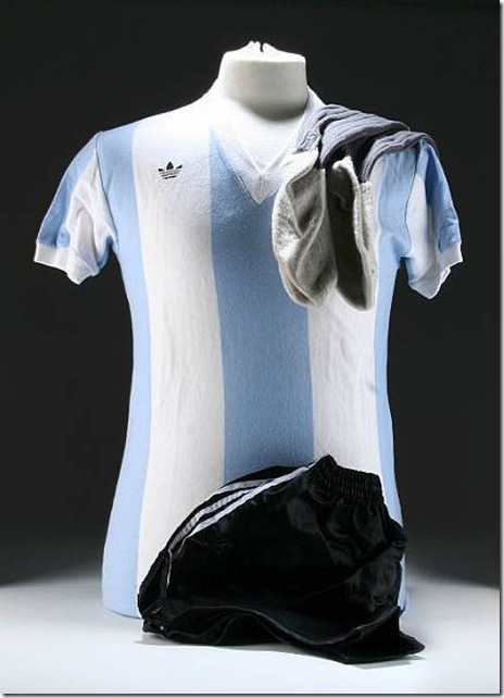 Kempes match worn World Cup shirt 74 Kempes match worn World Cup shirt 74