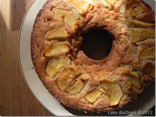 vegan-apple-ring-cake-ciambella-di-mele-4 vegan-apple-ring-cake-ciambella-di-mele-4