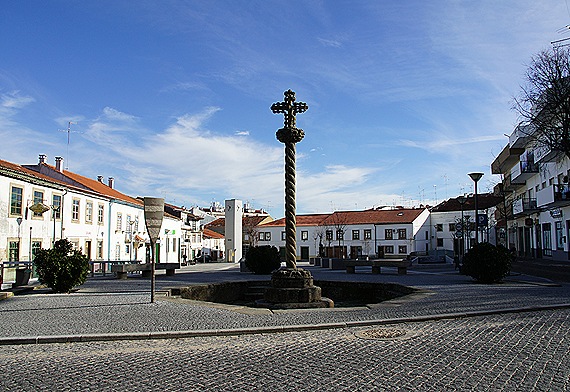 Castelo Branco - Largo e Cruzeiro de São João (estilo manuelino),constitui um belo exemplar de trabalho no granito da região