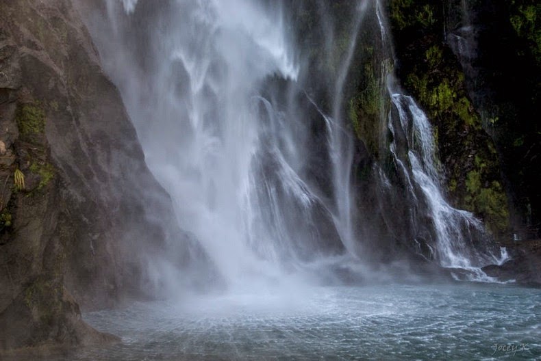 milford-sound-waterfalls-2 milford-sound-waterfalls-2