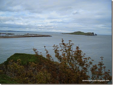 Costa norte de Dublin. Vista del Puerto de Howth y la isla Ireland's Eye desde  Balscadden Rd -  P5101099
