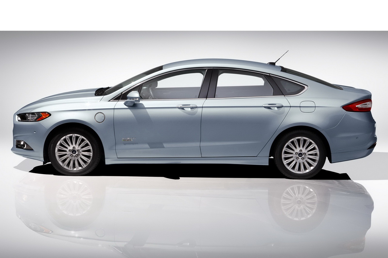 [Ford-Fusion-Energi-03%255B2%255D.jpg]
