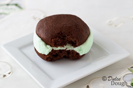 [Mint-Chocolate-Whoopie-24.jpg]