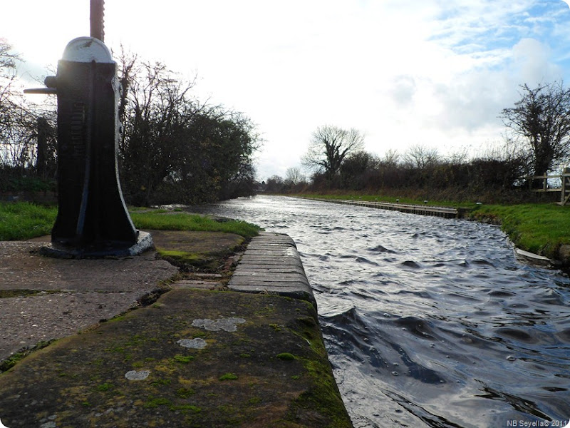 SAM_0008 Windy at Longford lock