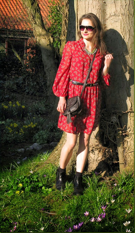 red dloaty dress in sunshine
