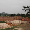 DSCF9393.JPG - secondary school in bongole...inzwischen - auf roofing level