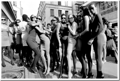 arthur-elgort-models-after-the-azzedine-alaia-fashion-show-paris-1986-courtesy-of-arthur-elgort-and-staley-wise-gallery