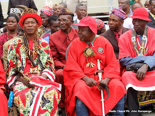 Des chefs coutumiers le 24/07/2011 au stade des martyrs à Kinshasa. Radio Okapi/ Photo John Bompengo