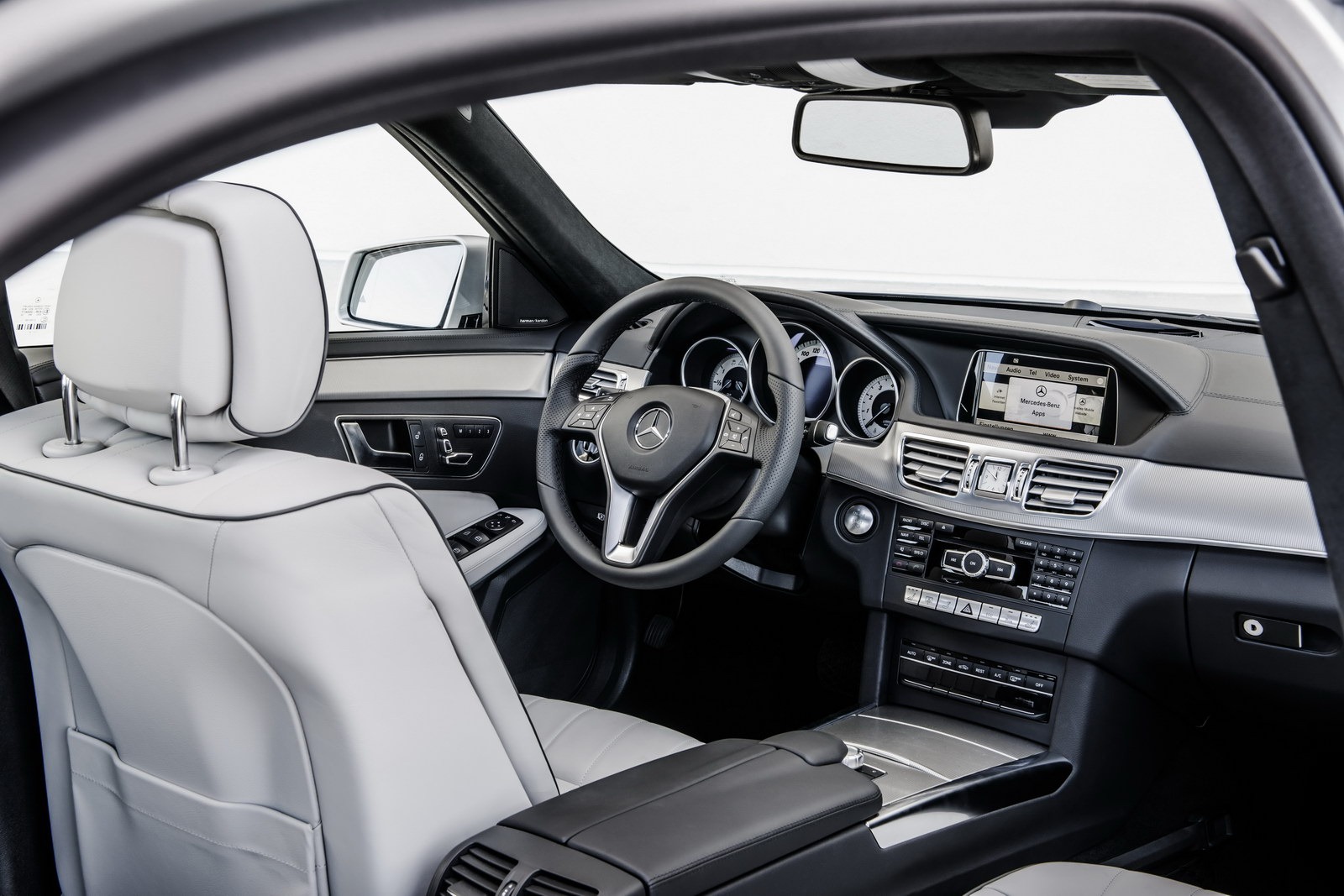 Mercedes-Benz-E-Class-FL-33[2].jpg