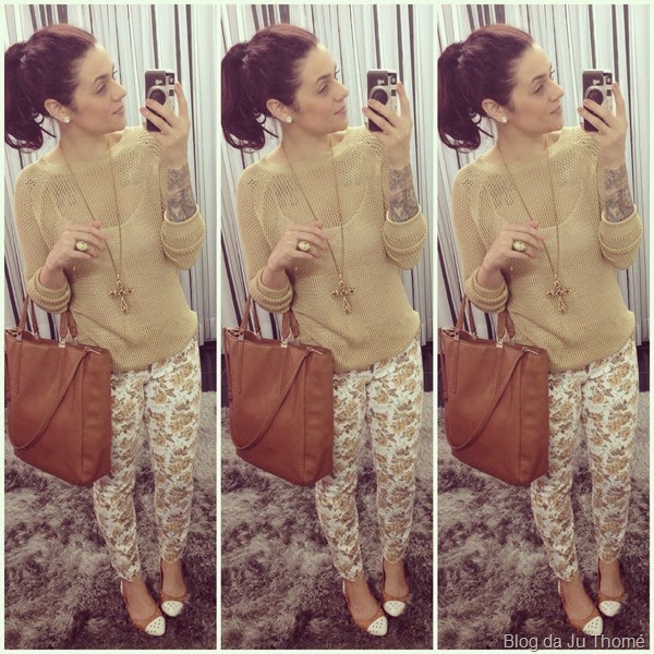 look tricô dourado, calça floral, sapatilhas e colar (2)