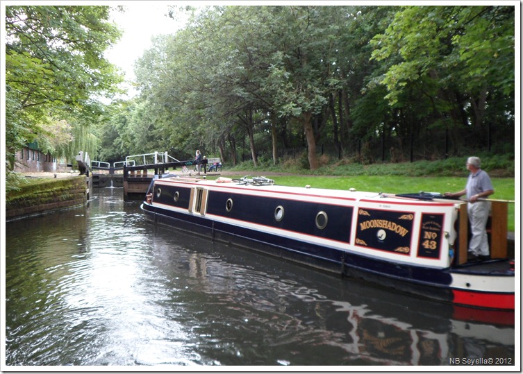 SAM_2438 NB Moonshadow and Limekiln Lock