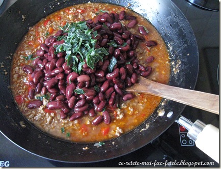 Chili con carne - adaugam fasolea fiarta Chili con carne - adaugam fasolea fiarta