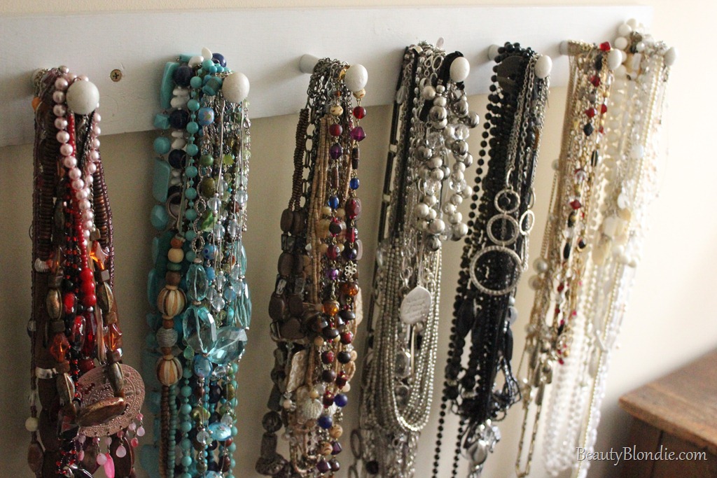 [How%2520to%2520Organize%2520A%2520lot%2520of%2520Colorful%2520Necklaces.%2520Red%252C%2520Teal%252C%2520Blue%252C%2520Silver%252C%2520Grey%252C%2520Glod%252C%2520Black%2520and%2520White%255B3%255D.jpg]