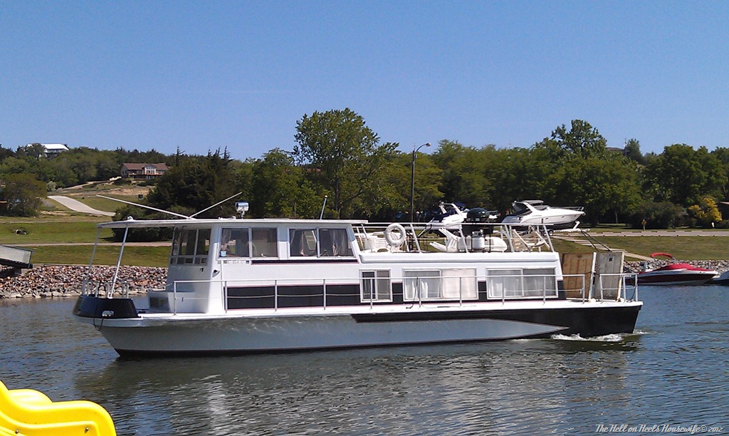 [houseboat23.jpg]