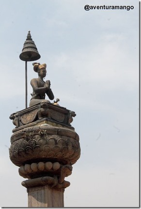 Estátua do Rei Bhupatindra Malla Estátua do Rei Bhupatindra Malla