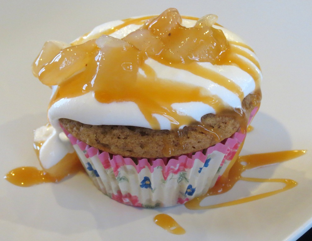 [Applesauce%2520Spice%2520Muffins%2520with%2520Apple%2520Pie%2520Filling%2520and%2520Whipped%2520Cream%255B9%255D.jpg]