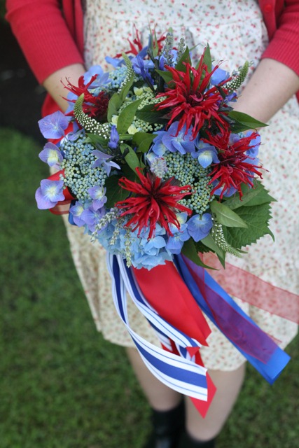 [Image2-hollychapple5.jpg]