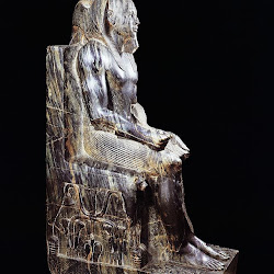 36 - Estatua sedente del Faraon Kefren