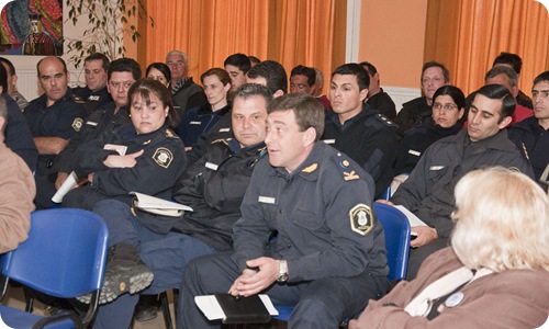 personal de las fuerzas de seguridad y agentes municipales del área de Ordenamiento Urbano