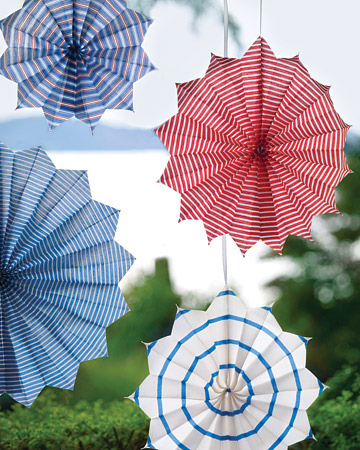 These stars have charming red, white, and blue patterns. They are so great all mixed together. (marthastewart.com/how-to/star-medallion) These stars have charming red, white, and blue patterns. They are so great all mixed together. (marthastewart.com/how-to/star-medallion)