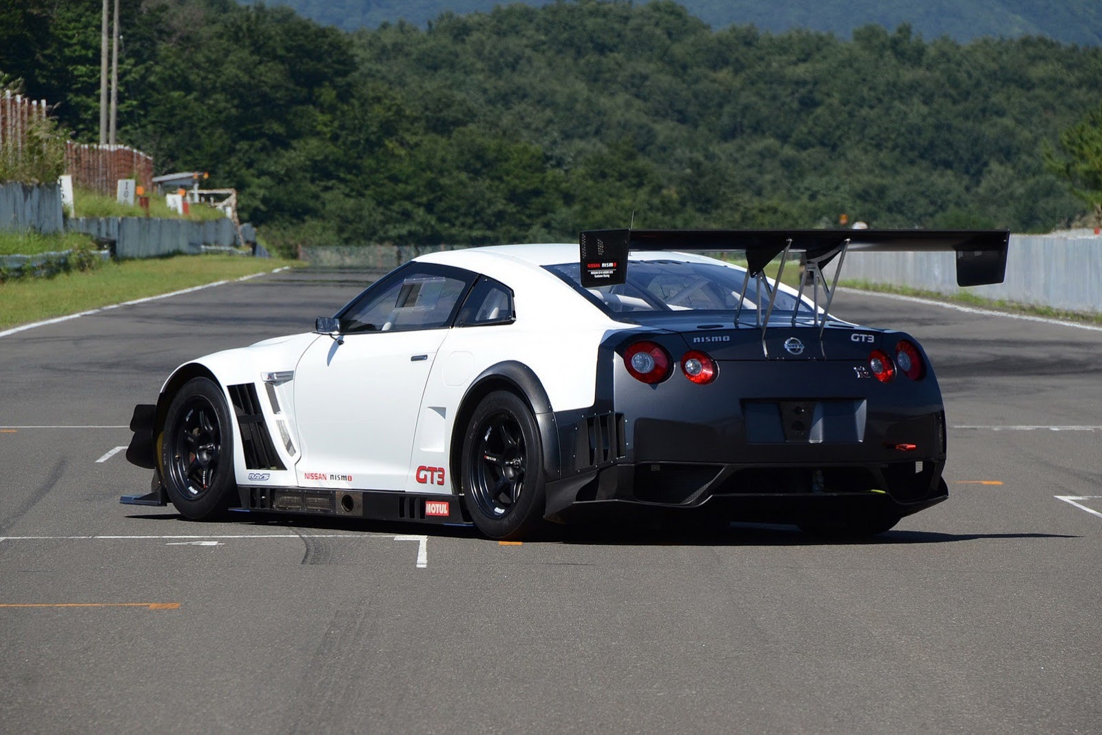 [Nissan-GT-R-NISMO-GT3-3%255B2%255D.jpg]