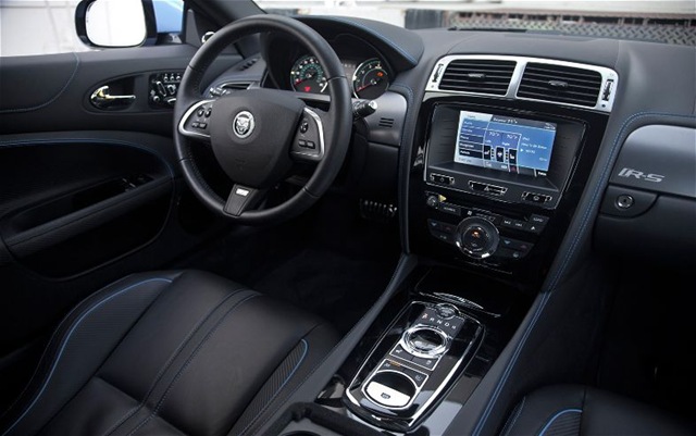 [2012-Jaguar-XKR-S-cockpit-2%255B2%255D.jpg]