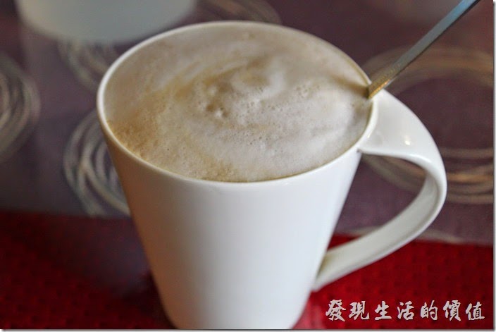台南-栗子咖啡。這裡的原味拿鐵的奶味稍重，比較適合剛開始喝咖啡的朋友。