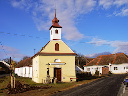 Mitten in der Ortschaft Jiratice steht die Kapelle des Hl., Florian aus dem Jahr 1865.