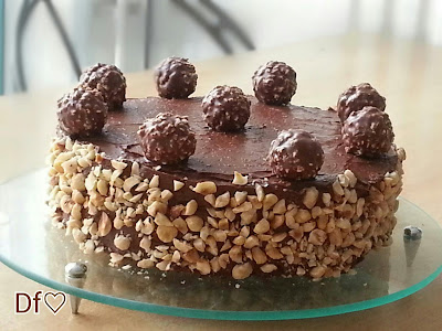 http://dulcefreska.blogspot.nl/2013/05/ferrero-rocher-cake.html
