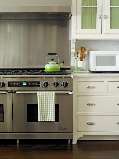 Cleaning up as you cook instead of allowing pots and dishes to pile up makes clean-up after a meal much easier. Cleaning up as you cook instead of allowing pots and dishes to pile up makes clean-up after a meal much easier.