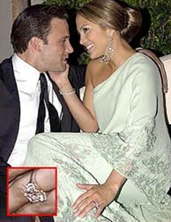 Jennifer-Lopez-Ben Affleck-with-Pink-Diamond-Engagement-Ring