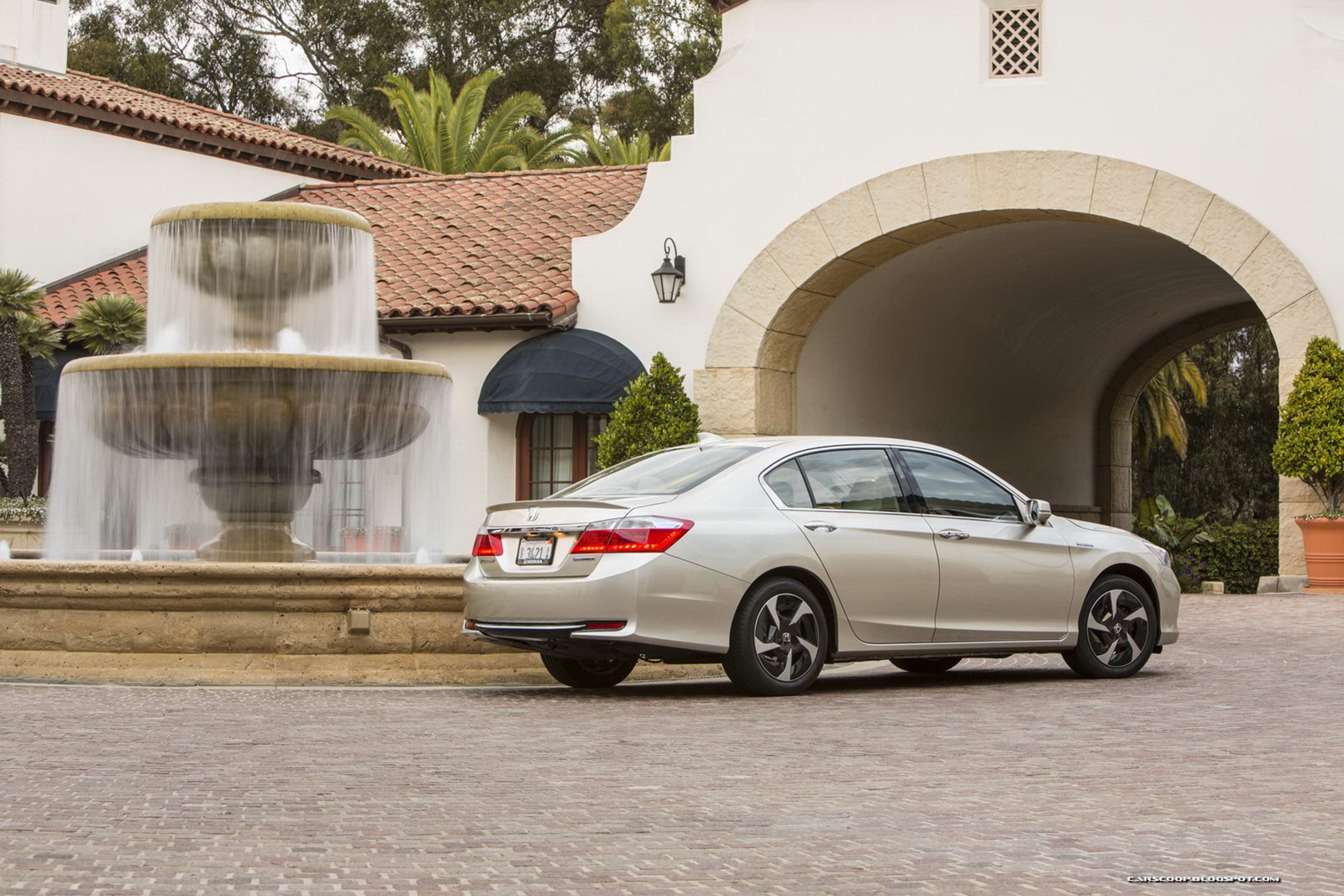 [2014_Honda_Accord_PHEV_215_%255B2%255D.jpg]