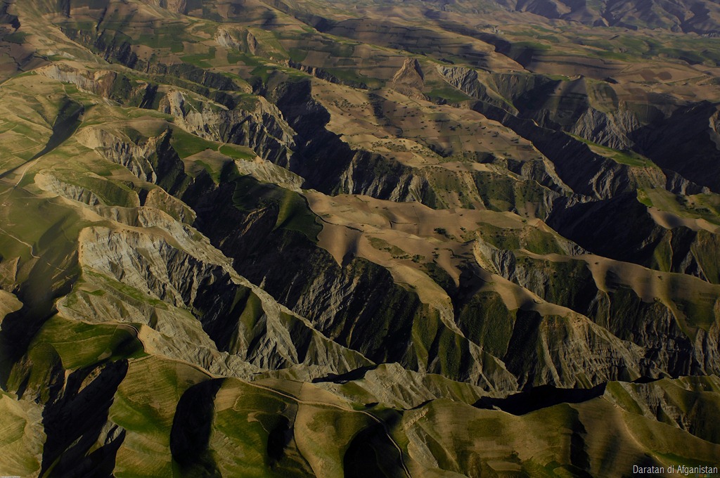 [landscape_in_afganistan_4288x28489.jpg]